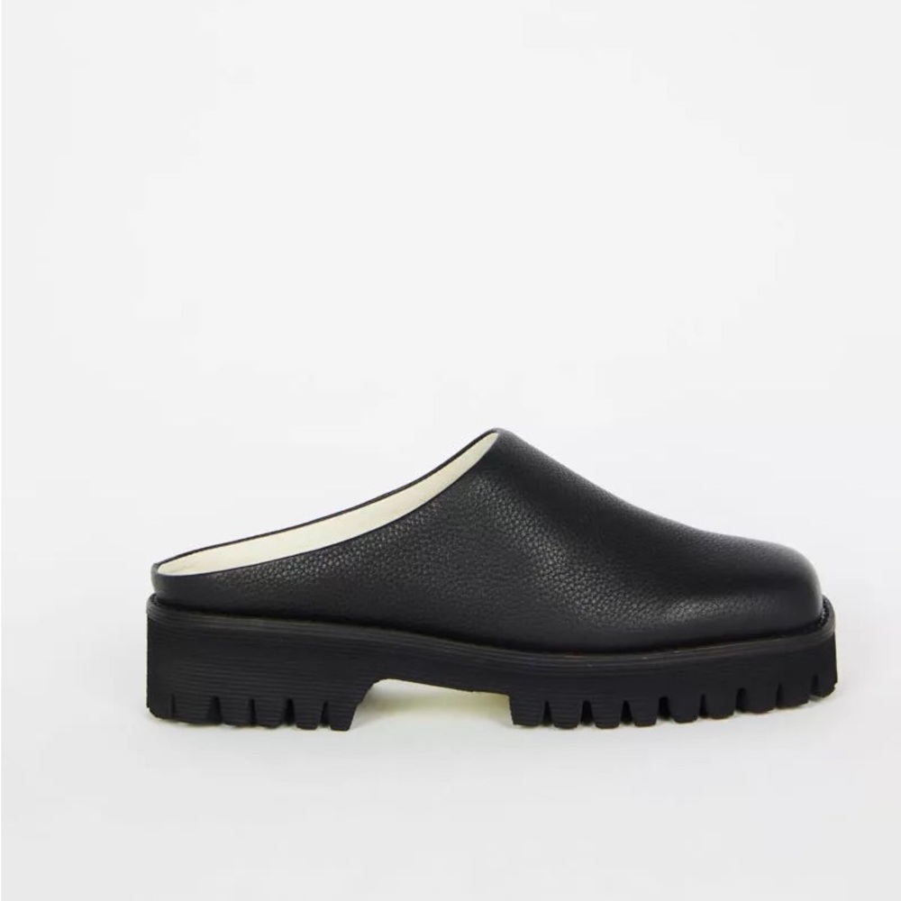 Brand New! Intentionally Blank Rise Up Leather Mules.